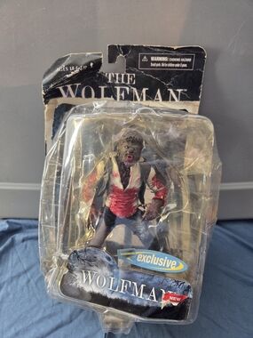 2009 Mezco Toys The Wolfman Blockbuster Exclusive Bloody Variant